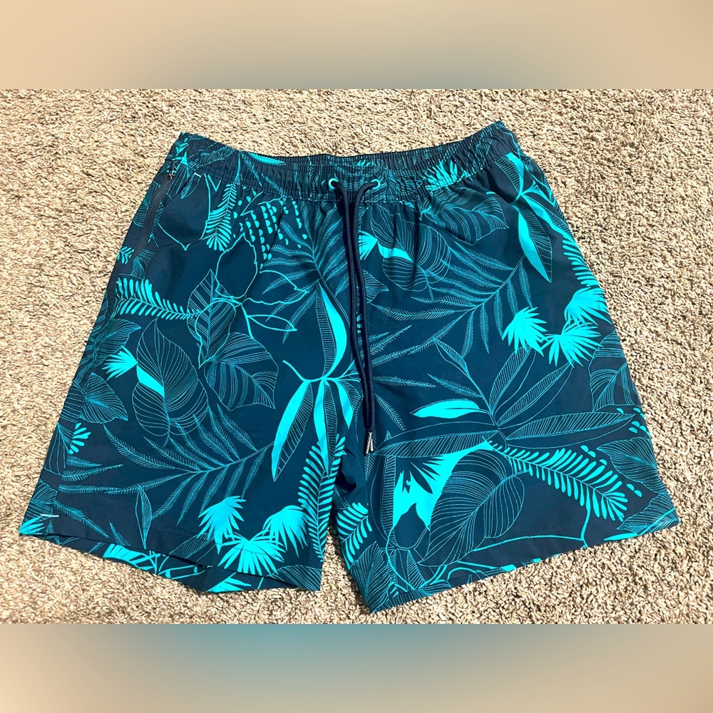 Men’s Goodfellow & CO swim trunks w/built in boxer briefs instead of mesh. Sz M
